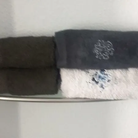 Joli Proche Centre Avec Parking 아파트 방돌