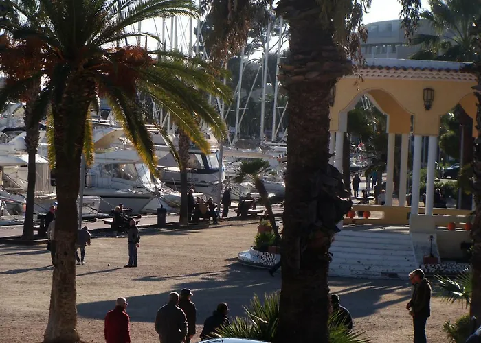 Joli Proche Centre Avec Parking Bandol