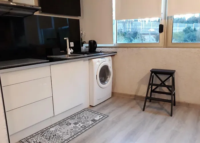 Joli Proche Centre Avec Parking *