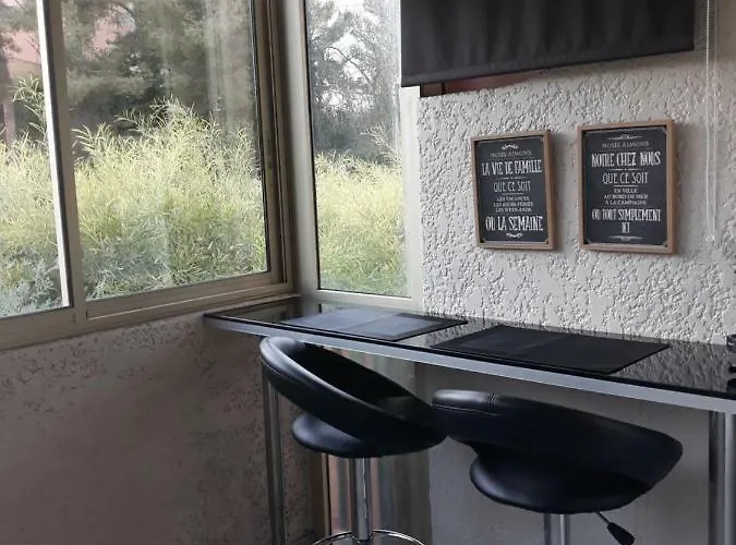 Joli Proche Centre Avec Parking *